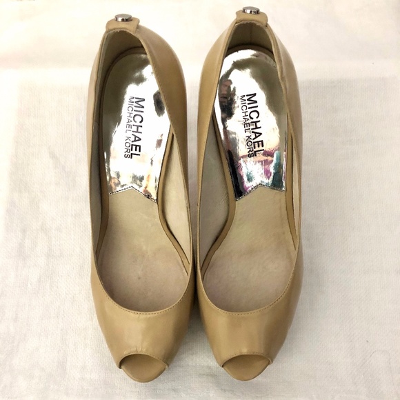 MICHAEL Michael Kors Nude/Tan Peep Toe Heel. Size 8 - Picture 1 of 8